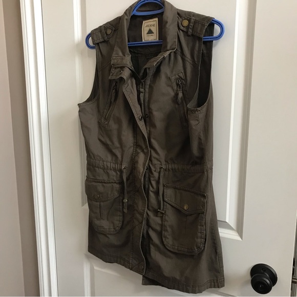 Ardene vest. - Picture 1 of 6